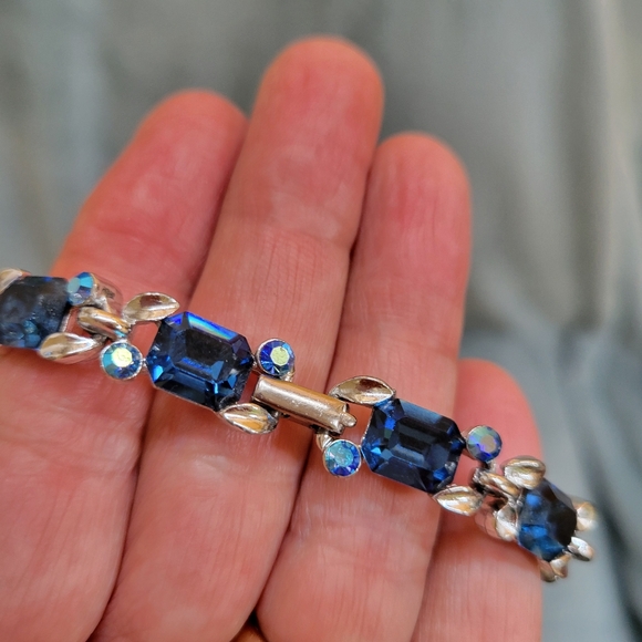 Lisner Bracelet ~ Vintage Faux Sapphire ~ Aurora Borealis ~ Pretty! *See Notes* - Picture 5 of 16